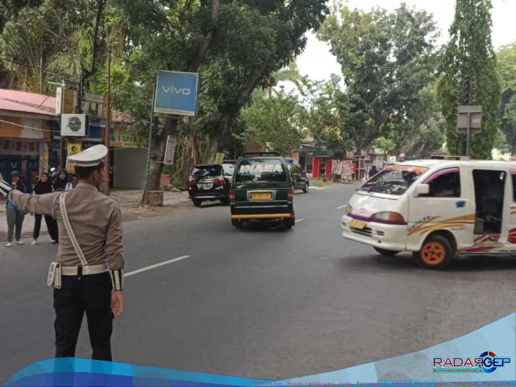 Personil Polres Langkat Laksanakan Strong Point, Cegah Laka Lantas